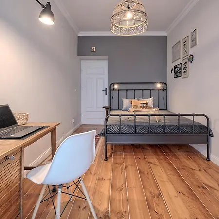 Apartment Downtown - Location, Balcony - By Rentujemy